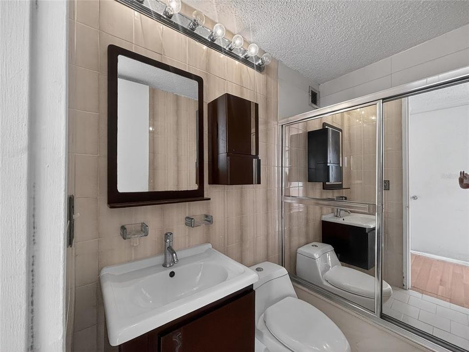 For Sale: $325,000 (2 beds, 2 baths, 540 Square Feet)