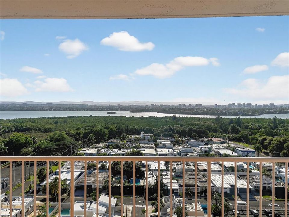 For Sale: $325,000 (2 beds, 2 baths, 540 Square Feet)