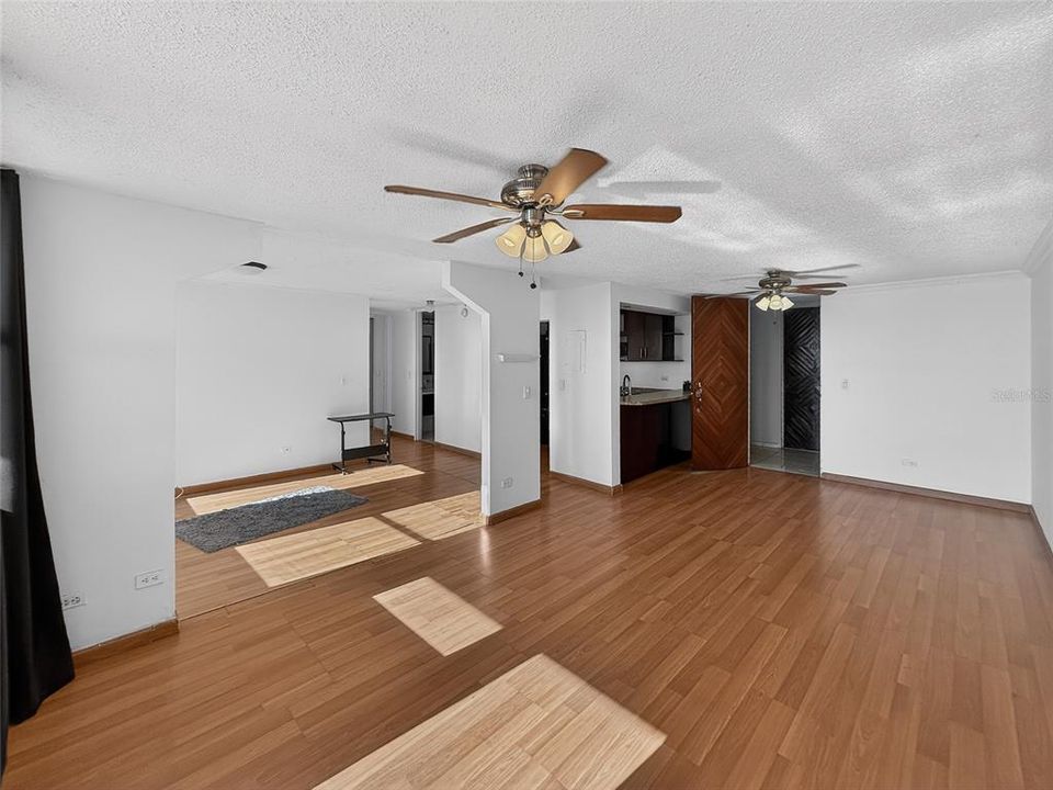 For Sale: $325,000 (2 beds, 2 baths, 540 Square Feet)