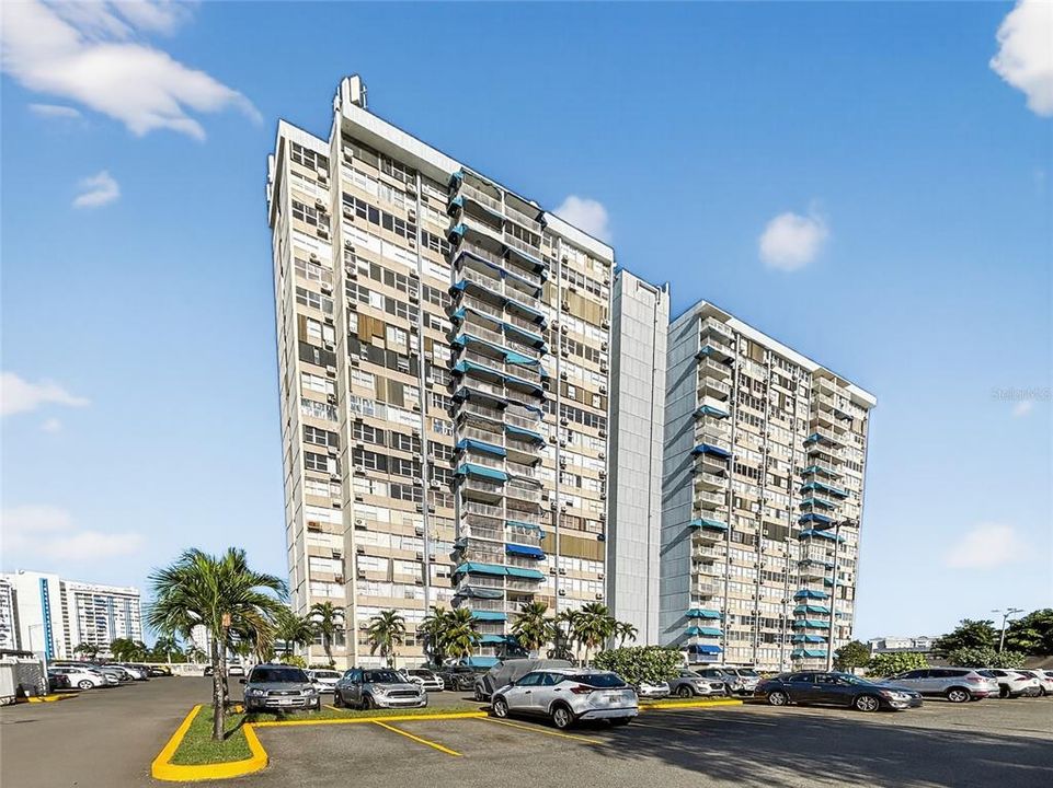 For Sale: $325,000 (2 beds, 2 baths, 540 Square Feet)