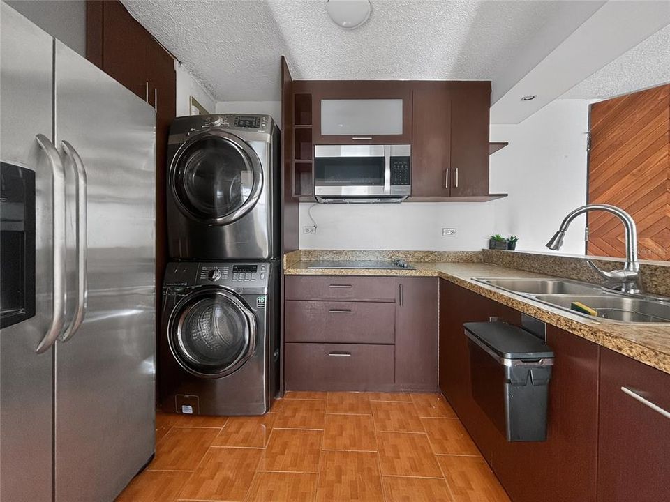 For Sale: $325,000 (2 beds, 2 baths, 540 Square Feet)