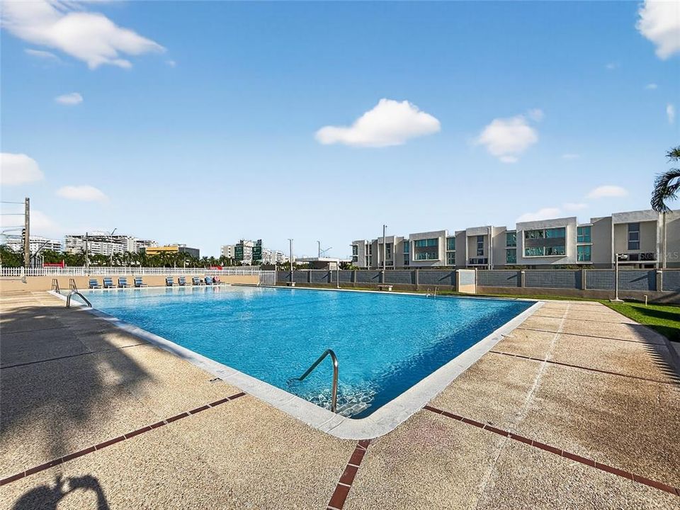 For Sale: $325,000 (2 beds, 2 baths, 540 Square Feet)