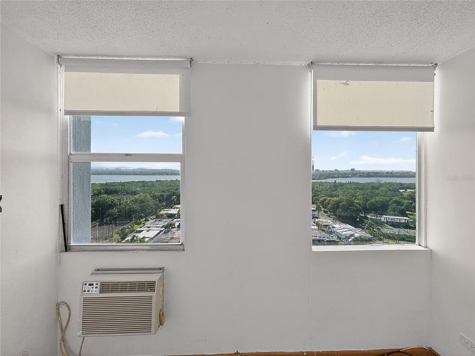 For Sale: $325,000 (2 beds, 2 baths, 540 Square Feet)