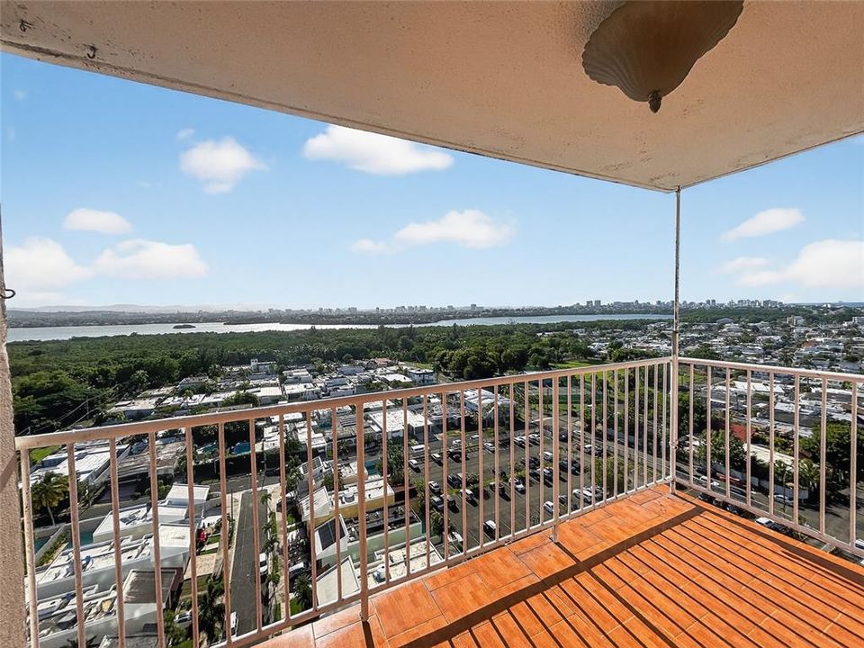 For Sale: $325,000 (2 beds, 2 baths, 540 Square Feet)