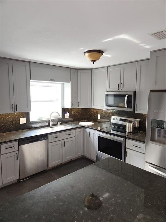 For Sale: $325,000 (2 beds, 2 baths, 1755 Square Feet)