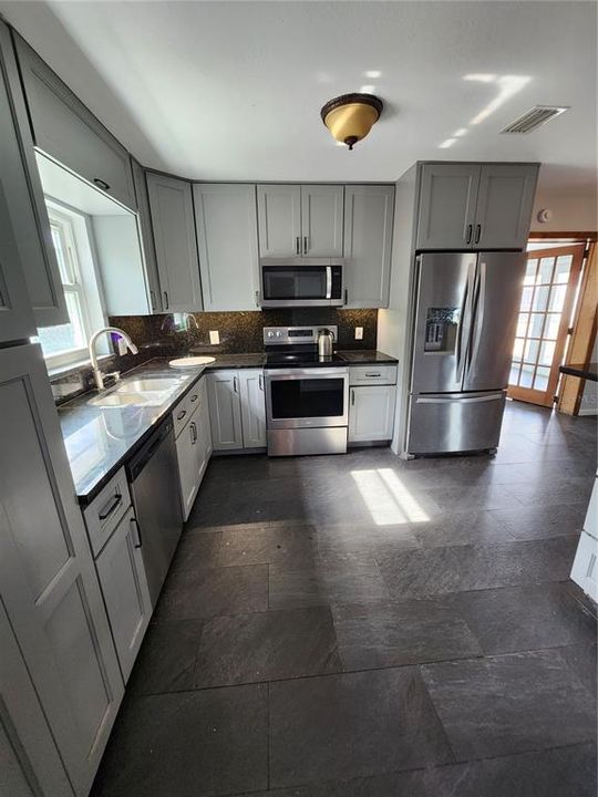 For Sale: $325,000 (2 beds, 2 baths, 1755 Square Feet)