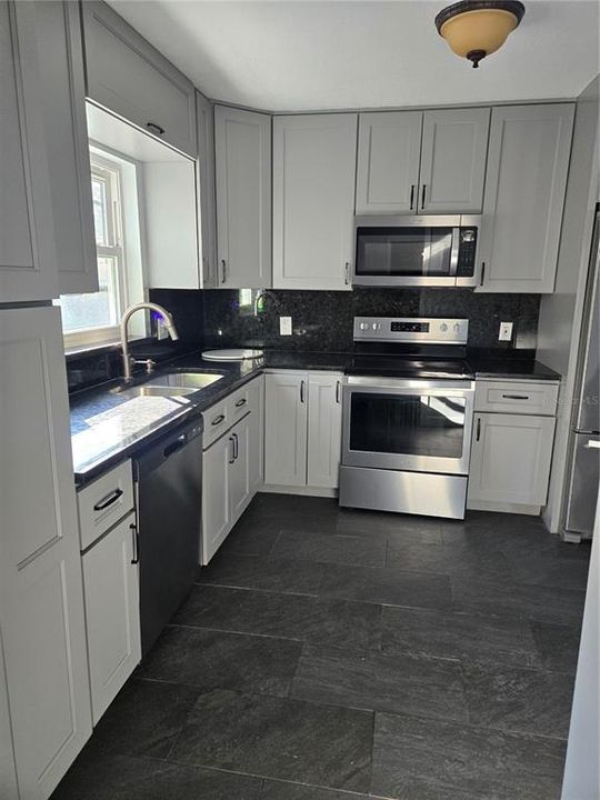 For Sale: $325,000 (2 beds, 2 baths, 1755 Square Feet)