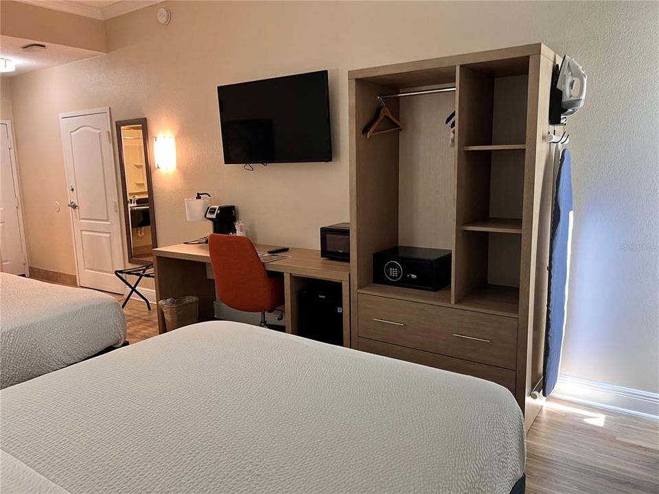 For Sale: $49,500 (1 beds, 1 baths, 342 Square Feet)