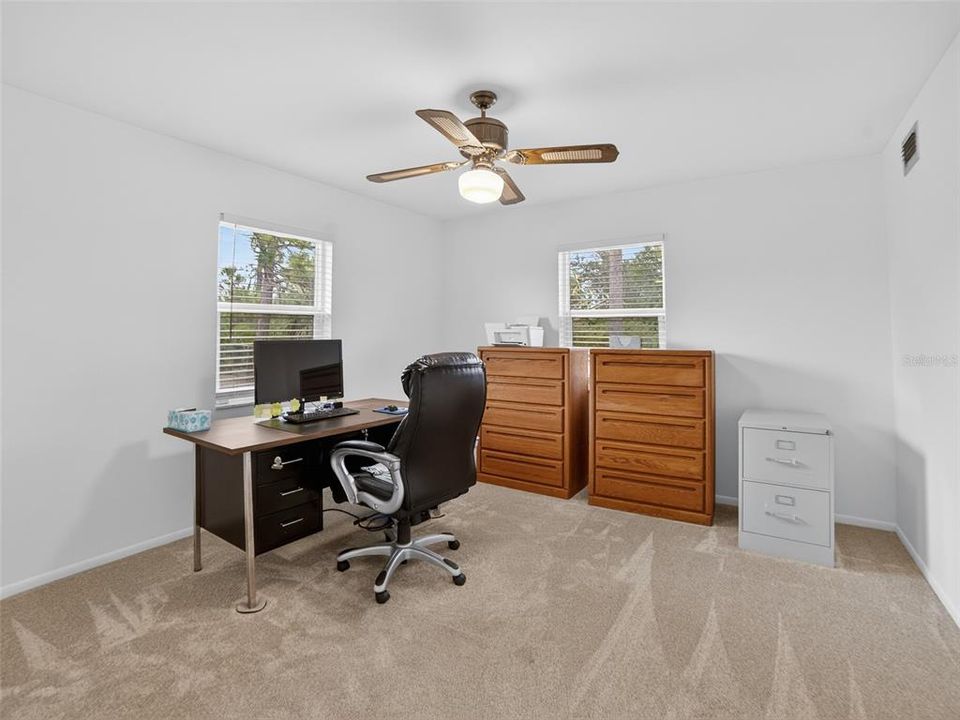 На продажу: $325,000 (2 спален, 2 ванн, 1329 Квадратных фут)