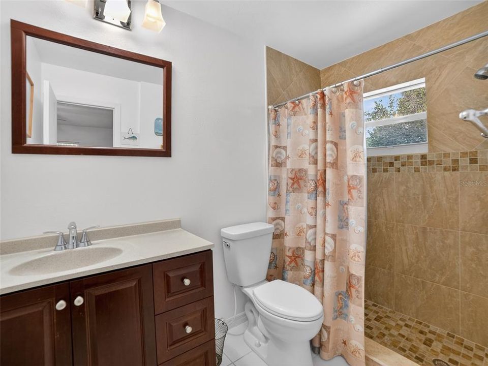 На продажу: $325,000 (2 спален, 2 ванн, 1329 Квадратных фут)