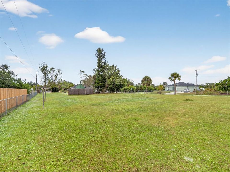 На продажу: $325,000 (2 спален, 2 ванн, 1329 Квадратных фут)