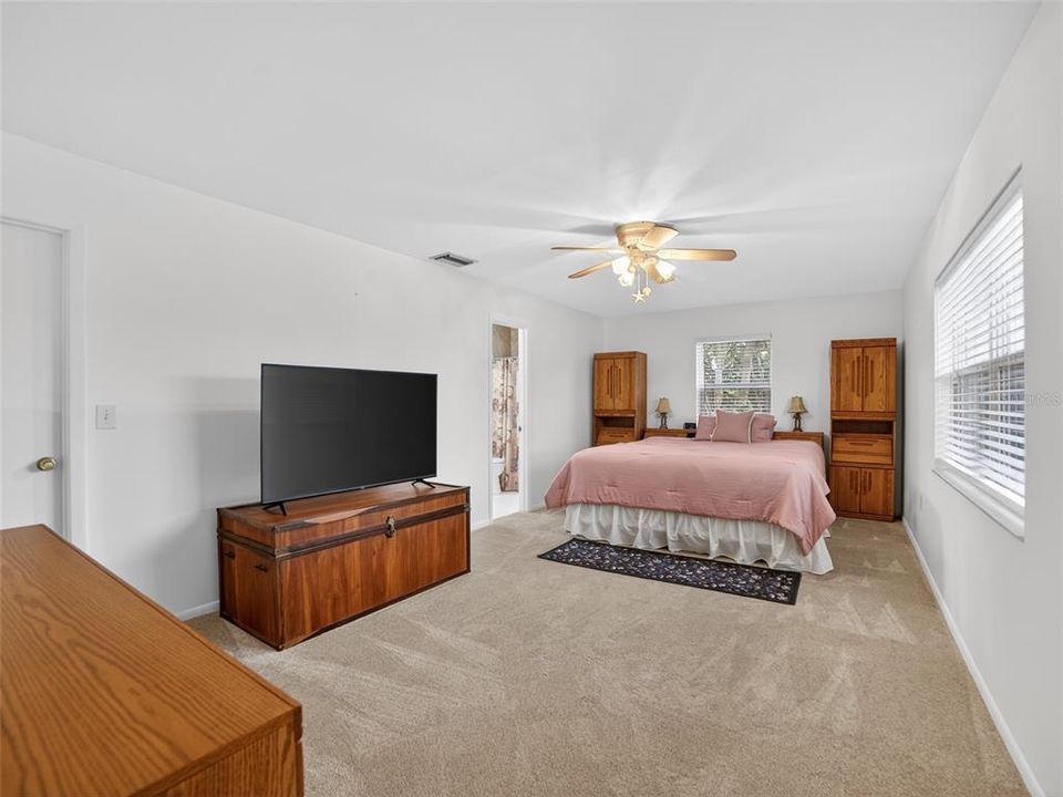 На продажу: $325,000 (2 спален, 2 ванн, 1329 Квадратных фут)