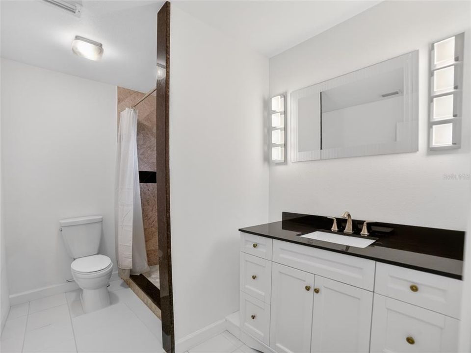 На продажу: $325,000 (2 спален, 2 ванн, 1329 Квадратных фут)