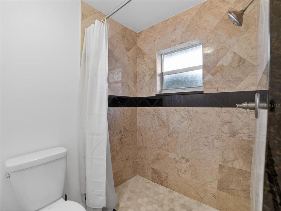 На продажу: $325,000 (2 спален, 2 ванн, 1329 Квадратных фут)