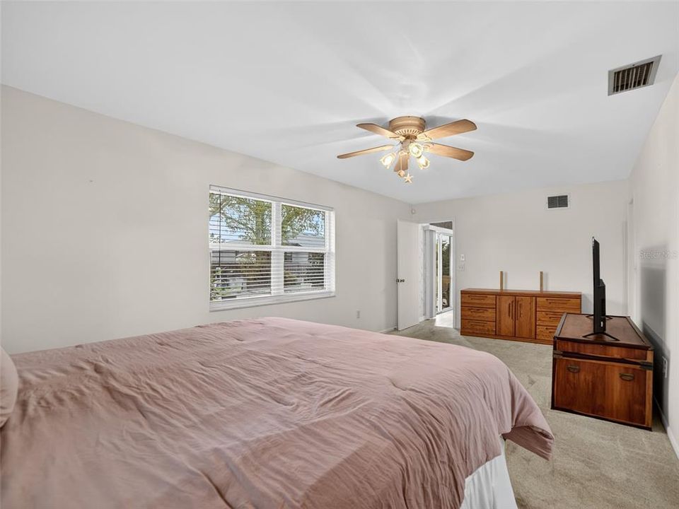 На продажу: $325,000 (2 спален, 2 ванн, 1329 Квадратных фут)