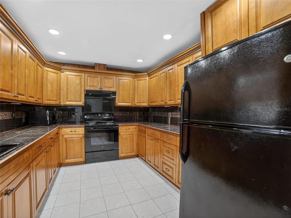 На продажу: $325,000 (2 спален, 2 ванн, 1329 Квадратных фут)