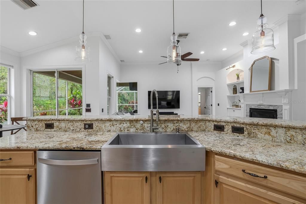 待售: $749,999 (4 贝兹, 3 浴室, 2211 平方英尺)