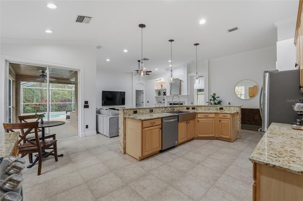 待售: $749,999 (4 贝兹, 3 浴室, 2211 平方英尺)