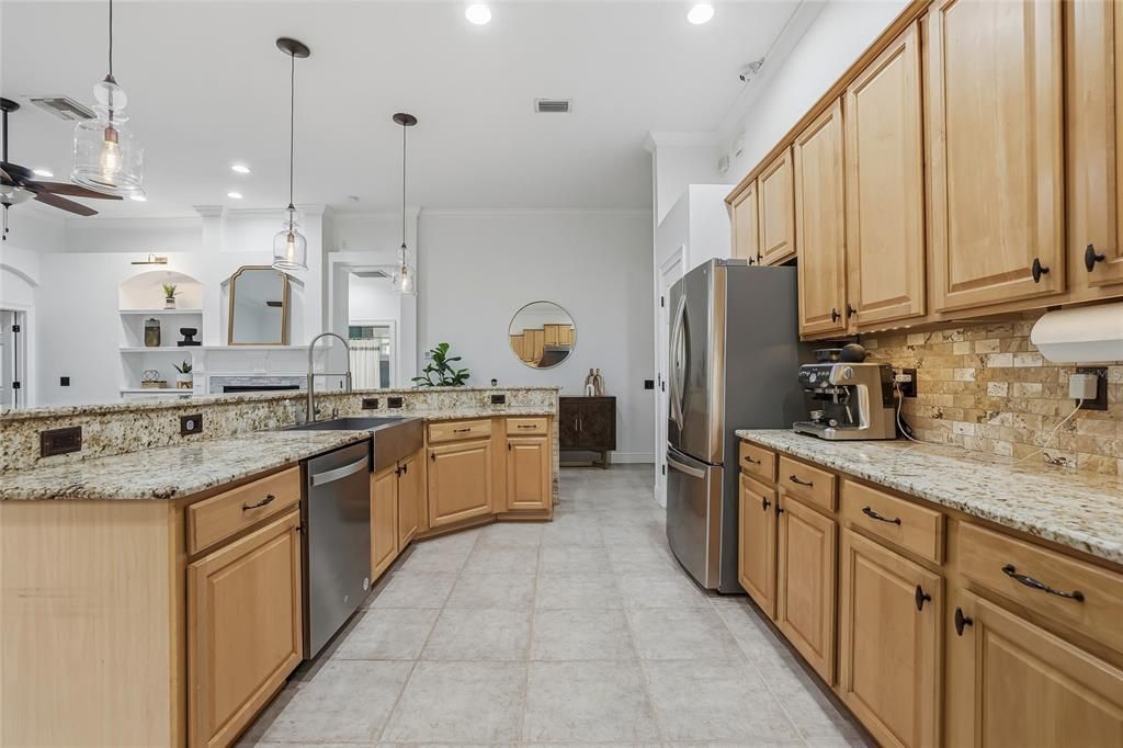 待售: $749,999 (4 贝兹, 3 浴室, 2211 平方英尺)