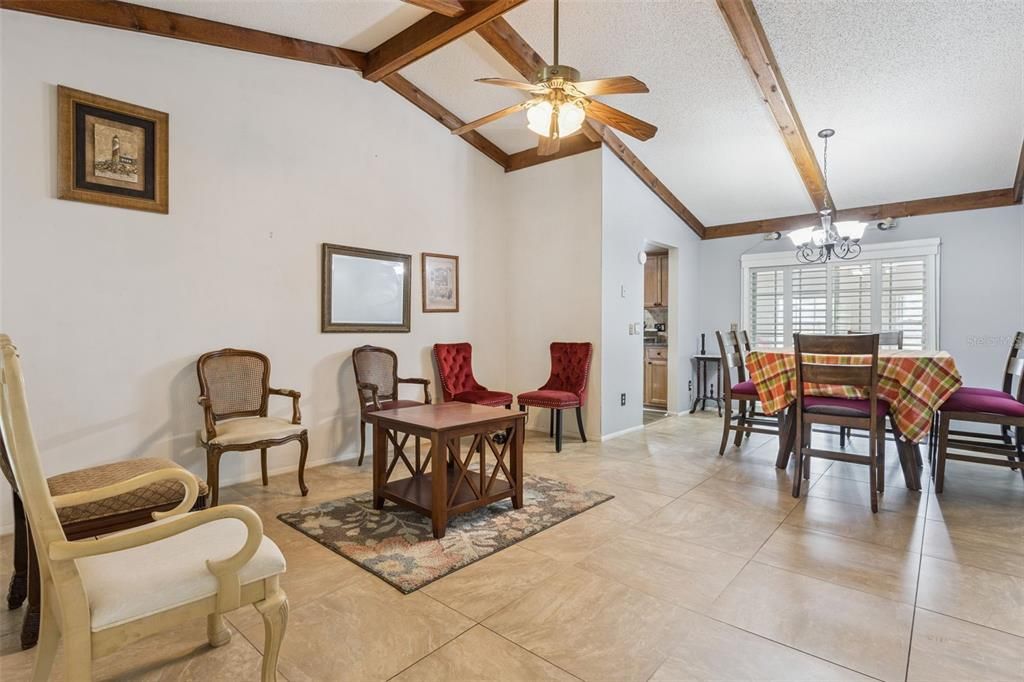 待售: $320,000 (3 贝兹, 2 浴室, 1138 平方英尺)