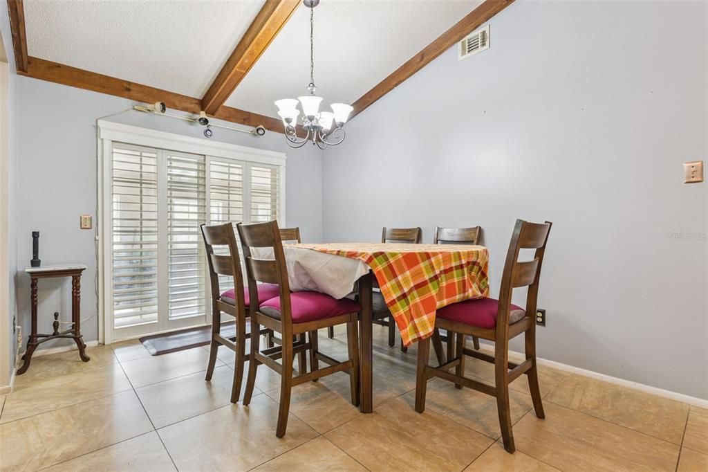 待售: $320,000 (3 贝兹, 2 浴室, 1138 平方英尺)