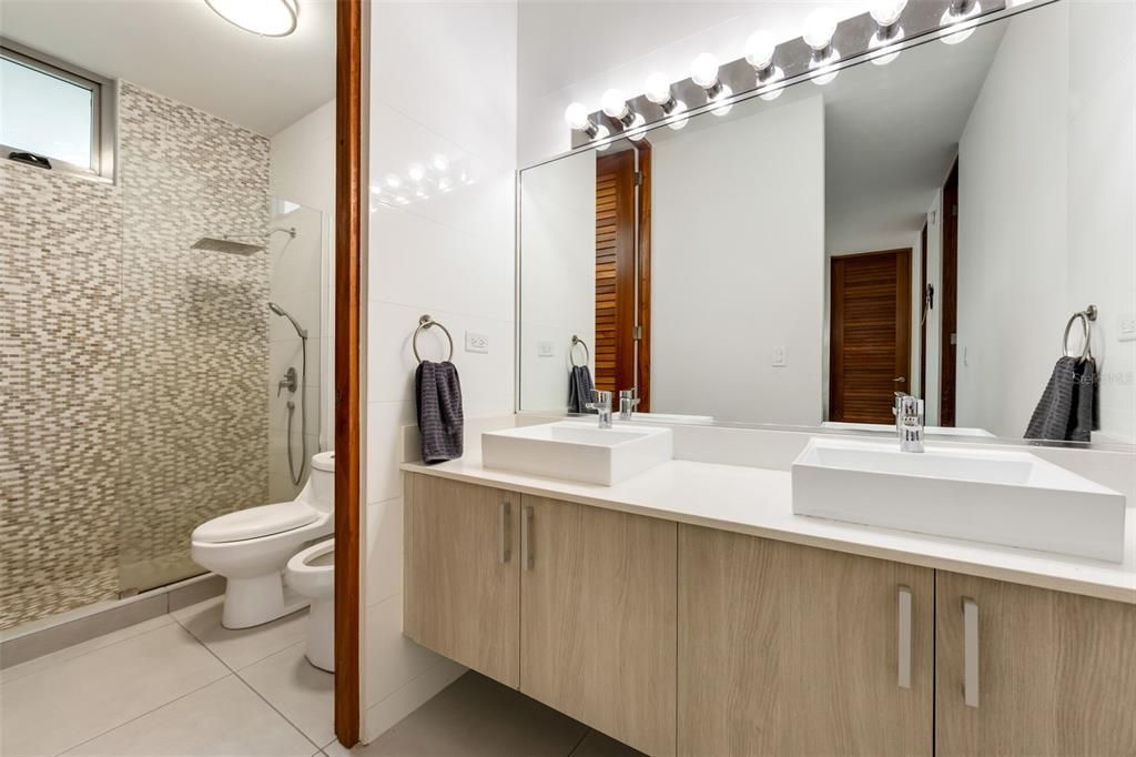 В аренду: $5,500 (3 спален, 2 ванн, 2110 Квадратных фут)