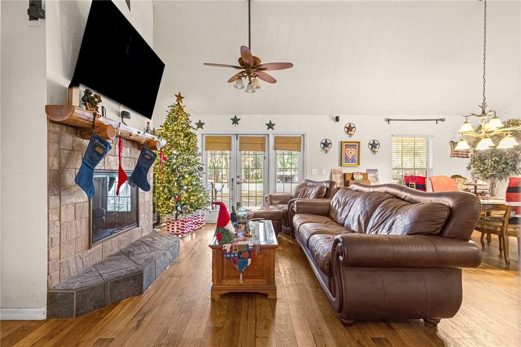 For Sale: $709,900 (3 beds, 2 baths, 2196 Square Feet)