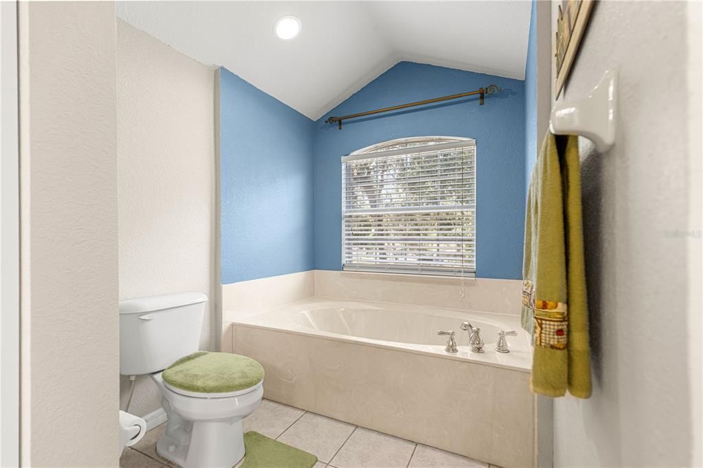 For Sale: $709,900 (3 beds, 2 baths, 2196 Square Feet)