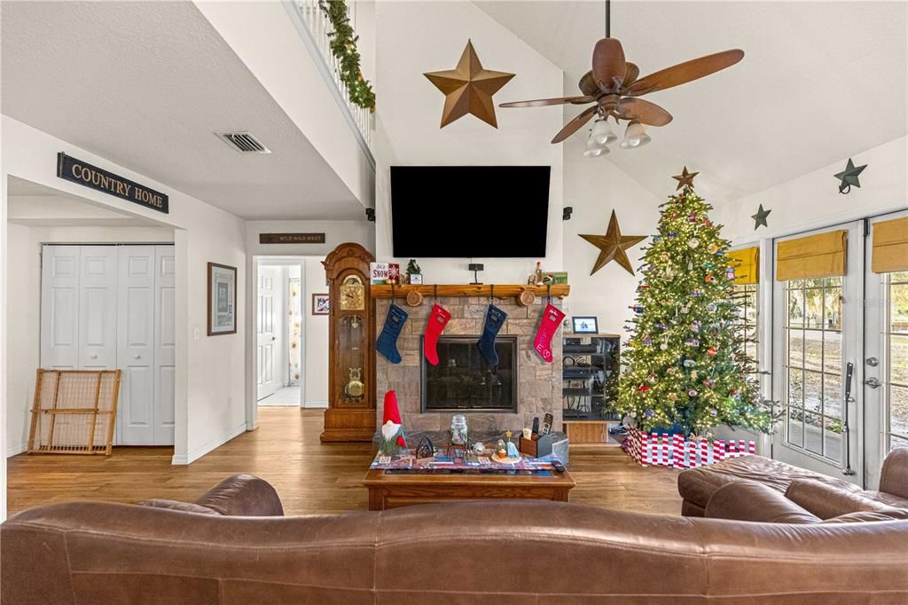 For Sale: $709,900 (3 beds, 2 baths, 2196 Square Feet)