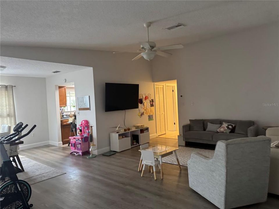 For Rent: $2,100 (2 beds, 2 baths, 1100 Square Feet)