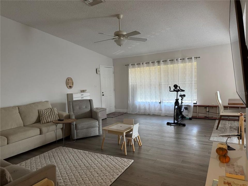 For Rent: $2,100 (2 beds, 2 baths, 1100 Square Feet)