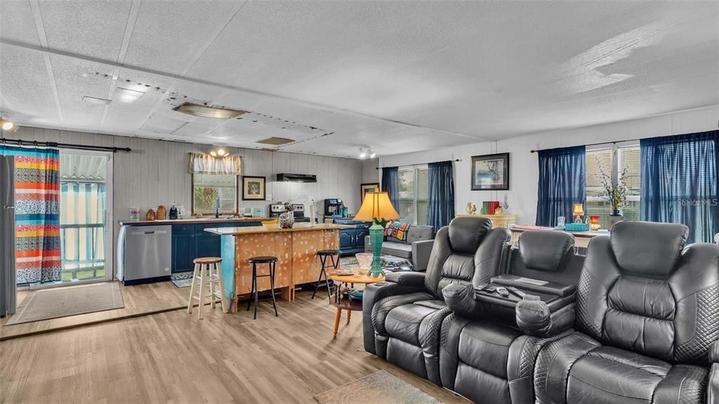 For Sale: $65,000 (2 beds, 2 baths, 1152 Square Feet)