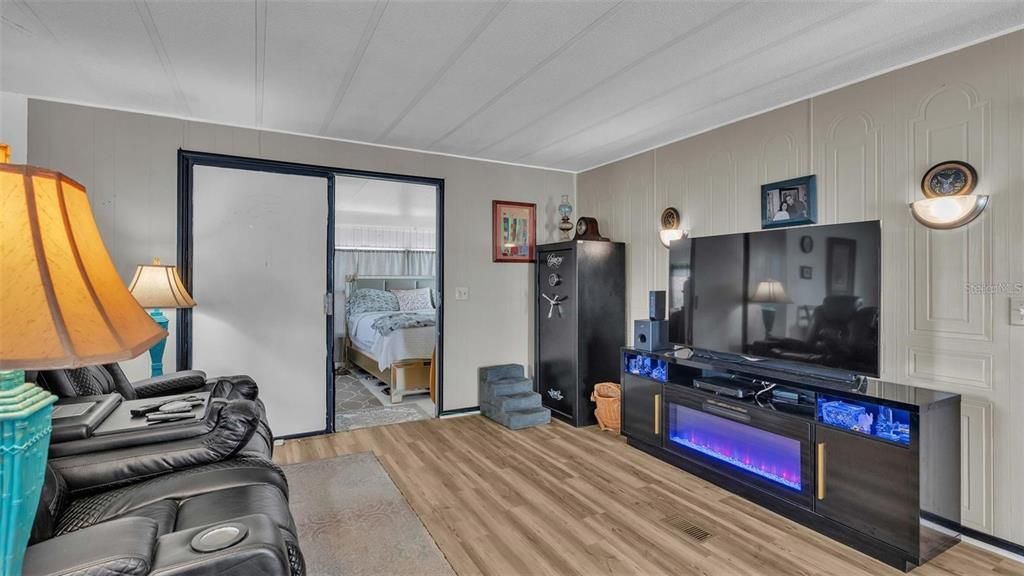 For Sale: $65,000 (2 beds, 2 baths, 1152 Square Feet)