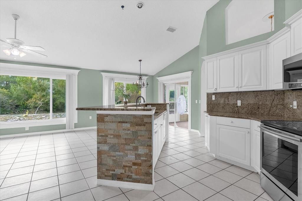 For Sale: $450,000 (3 beds, 3 baths, 1863 Square Feet)