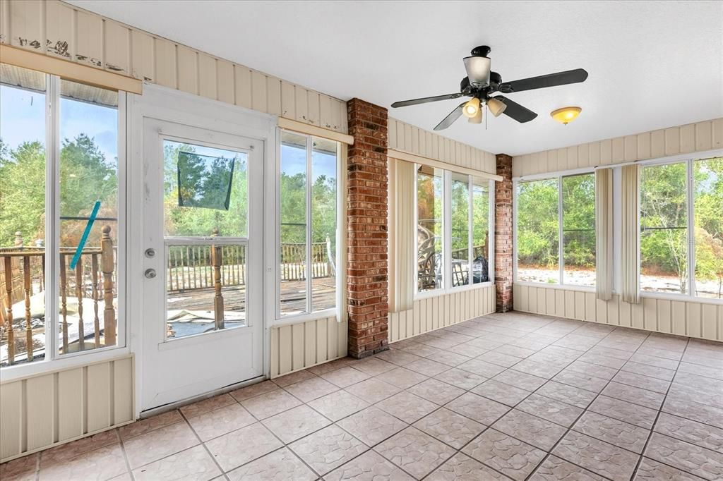 For Sale: $450,000 (3 beds, 3 baths, 1863 Square Feet)