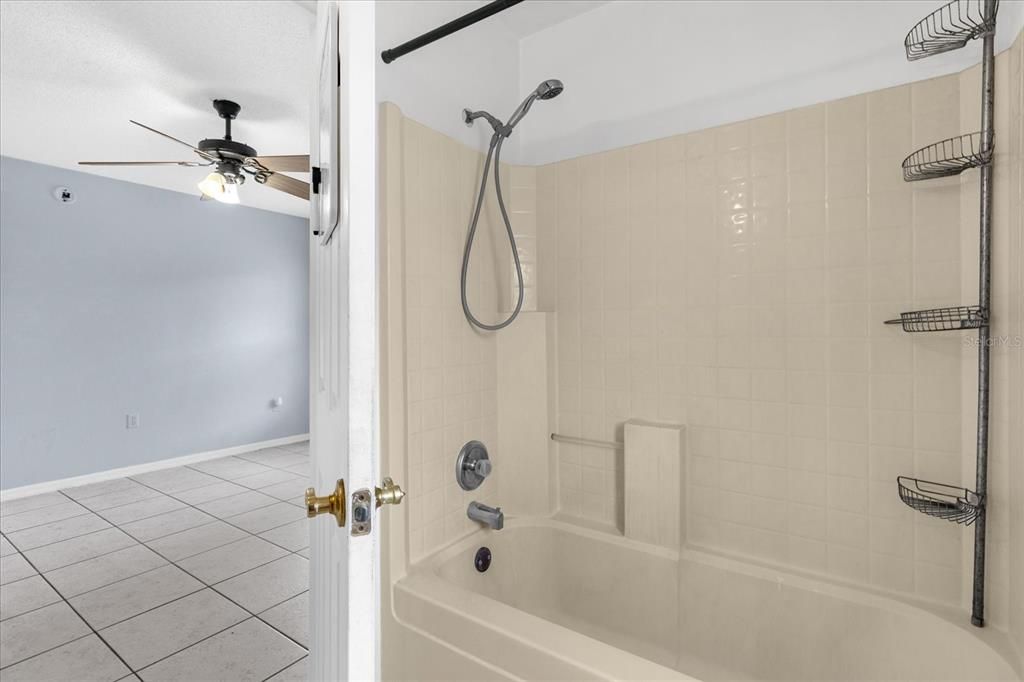 For Sale: $450,000 (3 beds, 3 baths, 1863 Square Feet)