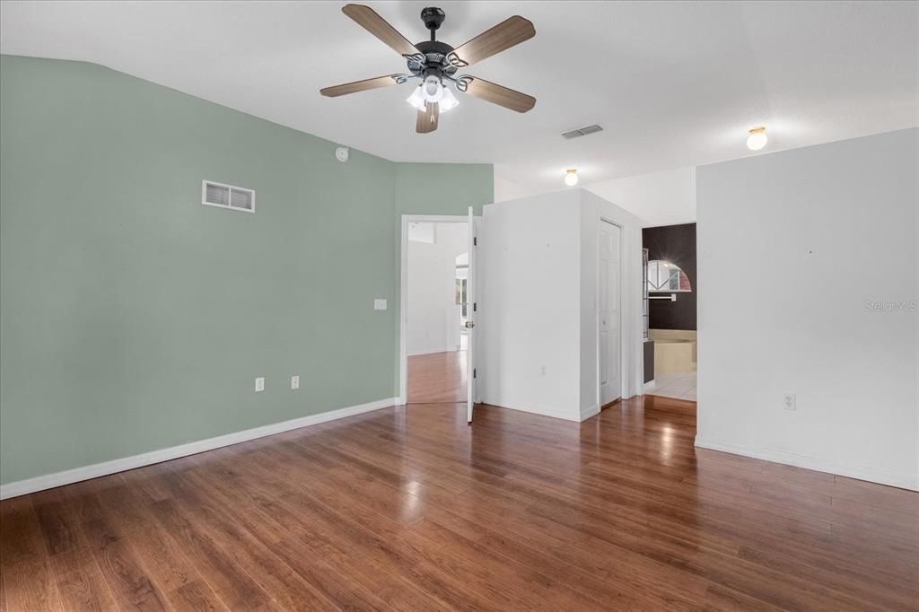 For Sale: $450,000 (3 beds, 3 baths, 1863 Square Feet)