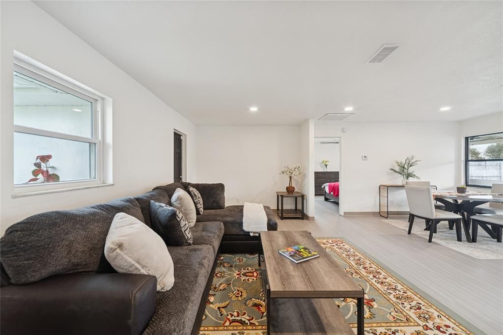 En Venta: $310,000 (3 camas, 2 baños, 1368 Pies cuadrados)