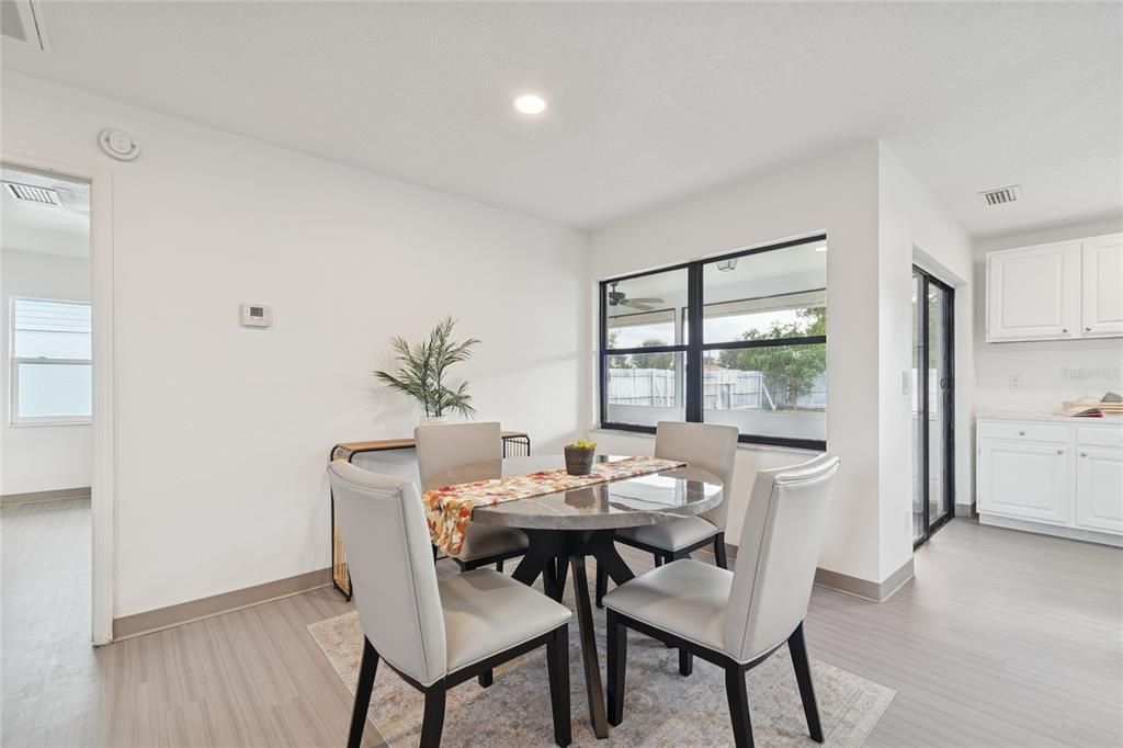 En Venta: $310,000 (3 camas, 2 baños, 1368 Pies cuadrados)