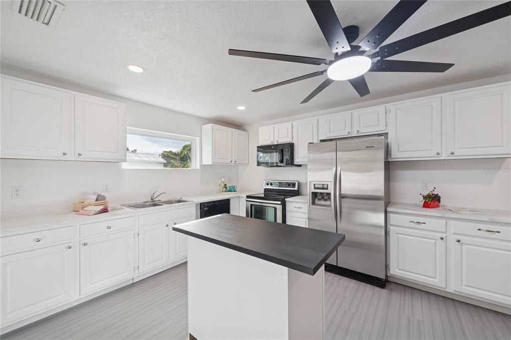 En Venta: $310,000 (3 camas, 2 baños, 1368 Pies cuadrados)