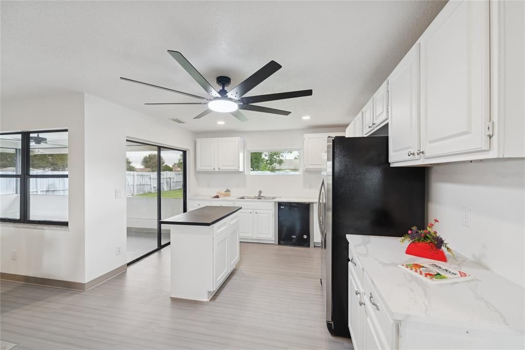 En Venta: $310,000 (3 camas, 2 baños, 1368 Pies cuadrados)