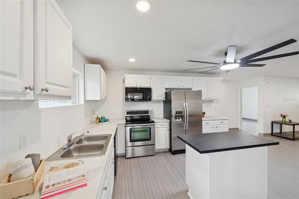 En Venta: $310,000 (3 camas, 2 baños, 1368 Pies cuadrados)