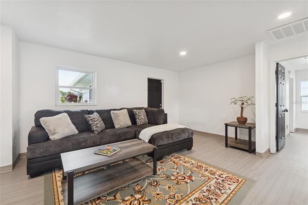 En Venta: $310,000 (3 camas, 2 baños, 1368 Pies cuadrados)