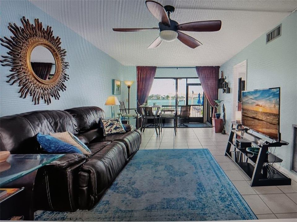 For Rent: $3,800 (2 beds, 2 baths, 890 Square Feet)