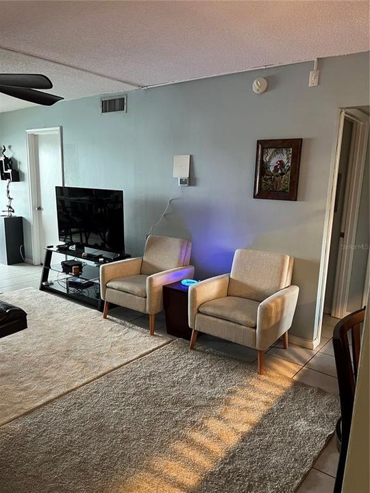 For Rent: $3,800 (2 beds, 2 baths, 890 Square Feet)