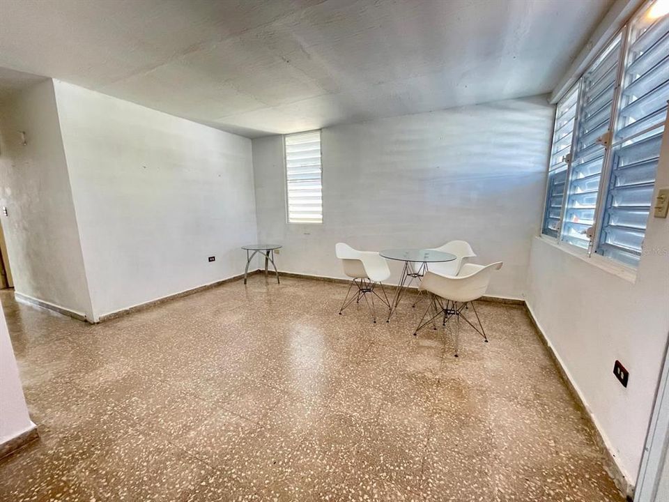 For Sale: $174,500 (3 beds, 1 baths, 1322 Square Feet)