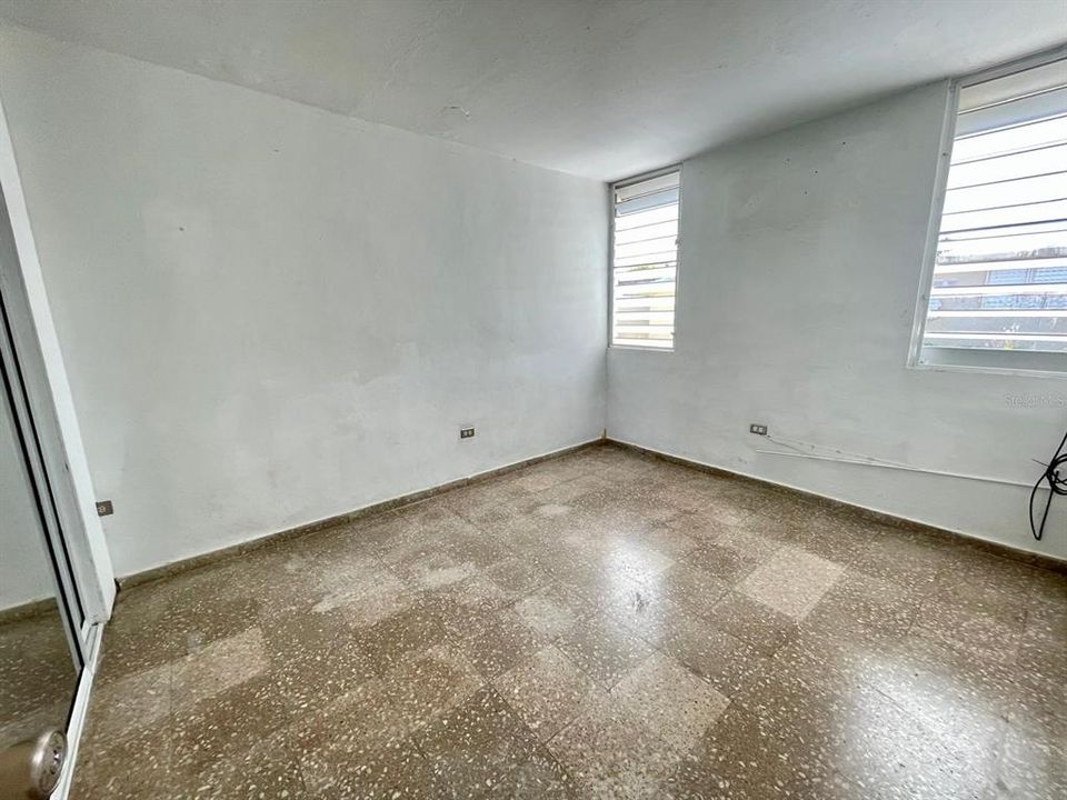 For Sale: $174,500 (3 beds, 1 baths, 1322 Square Feet)