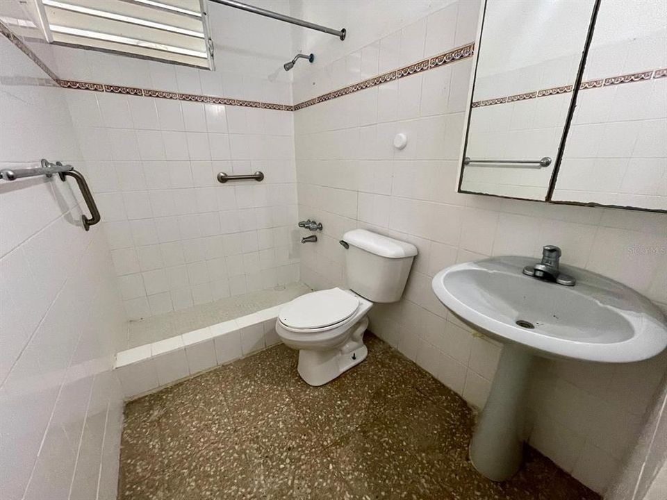 For Sale: $174,500 (3 beds, 1 baths, 1322 Square Feet)