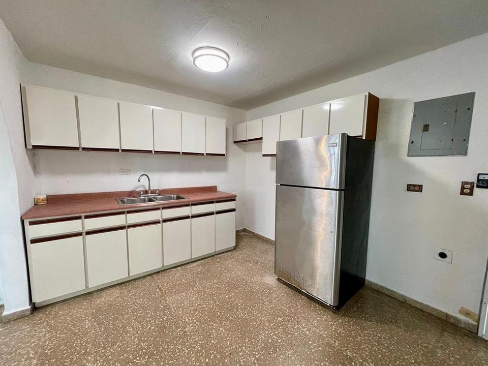 For Sale: $174,500 (3 beds, 1 baths, 1322 Square Feet)