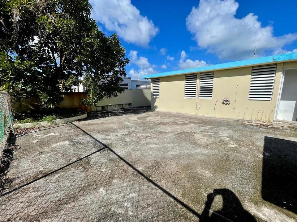 For Sale: $174,500 (3 beds, 1 baths, 1322 Square Feet)